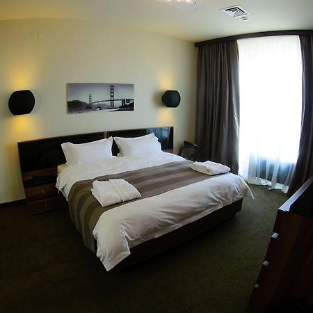 Voyage Hotel Караганда Екстер'єр фото