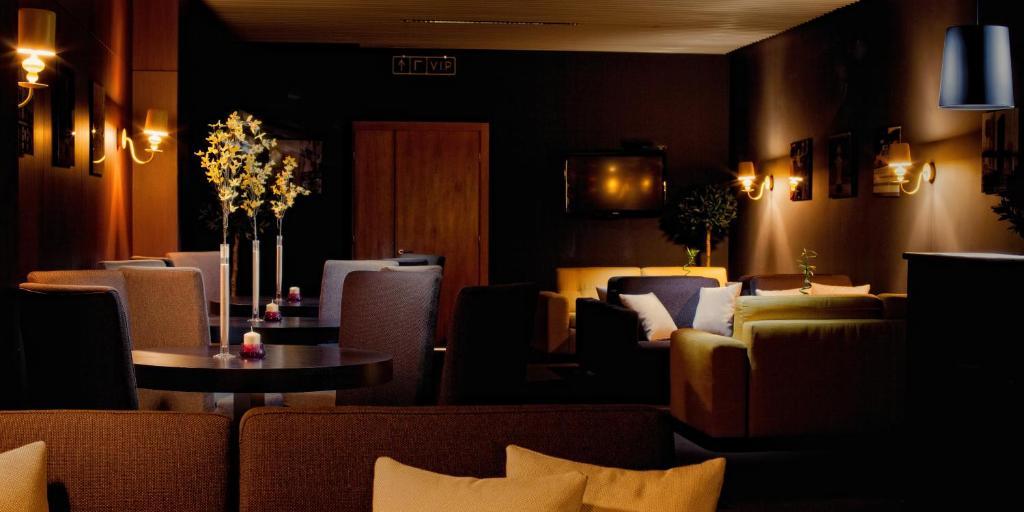 Voyage Hotel Караганда Екстер'єр фото