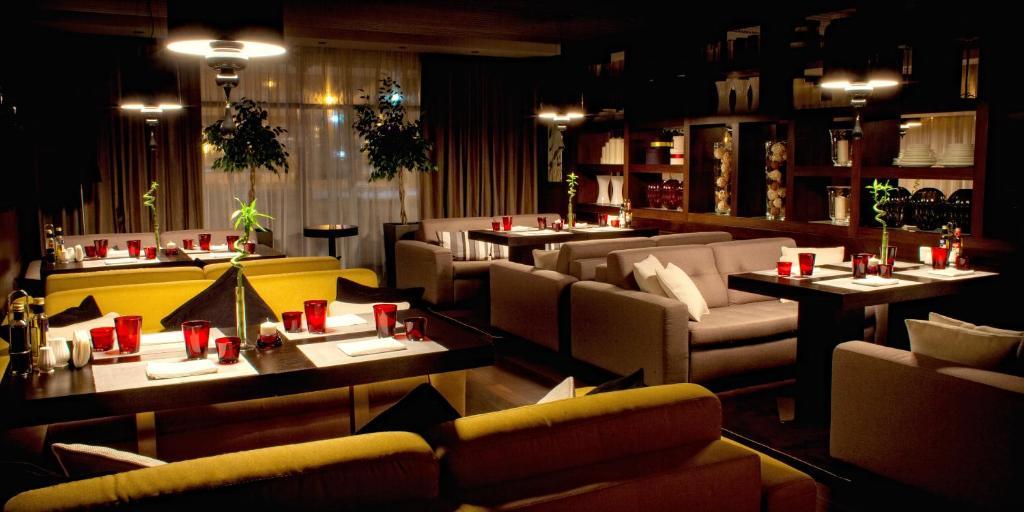 Voyage Hotel Караганда Екстер'єр фото