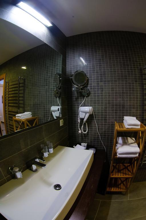 Voyage Hotel Караганда Екстер'єр фото